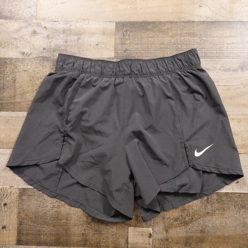 Nike Dri-FIT Gray Running Shorts Women’s Medium 3.5” Inseam